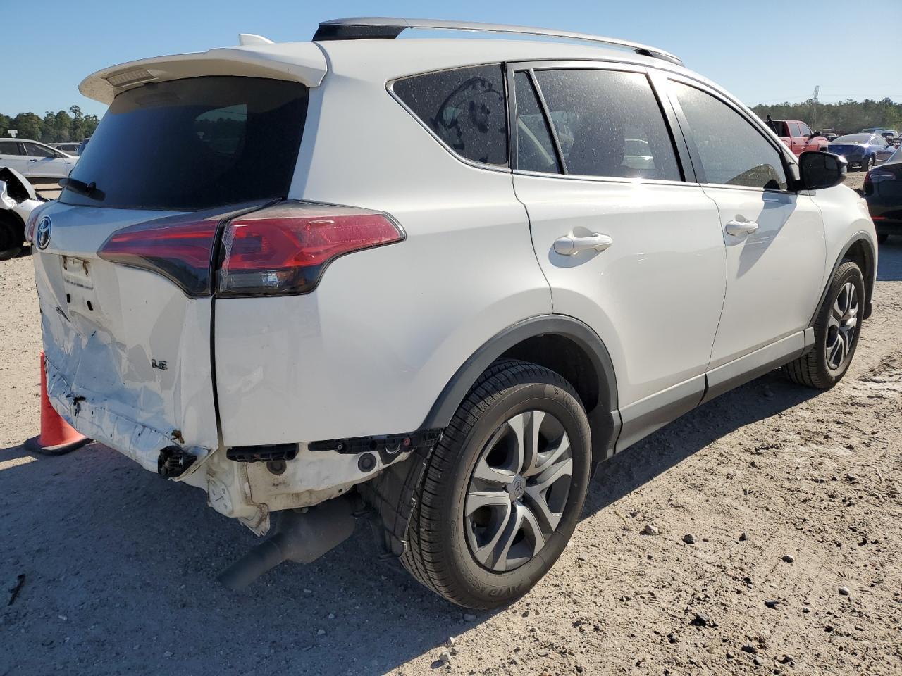 2018 TOYOTA RAV4 LE - Фото 3