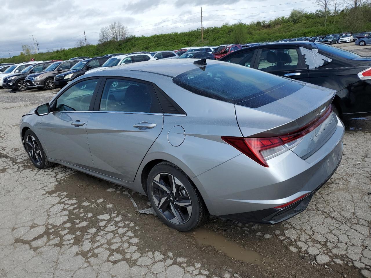 2022 HYUNDAI ELANTRA SE - Image 2