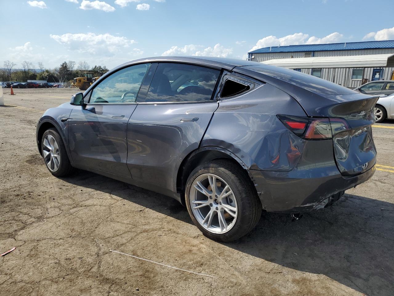 2023 TESLA MODEL Y - Image 2