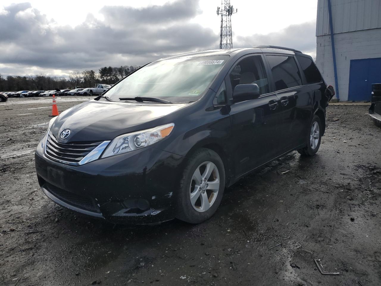 2015 TOYOTA SIENNA LE