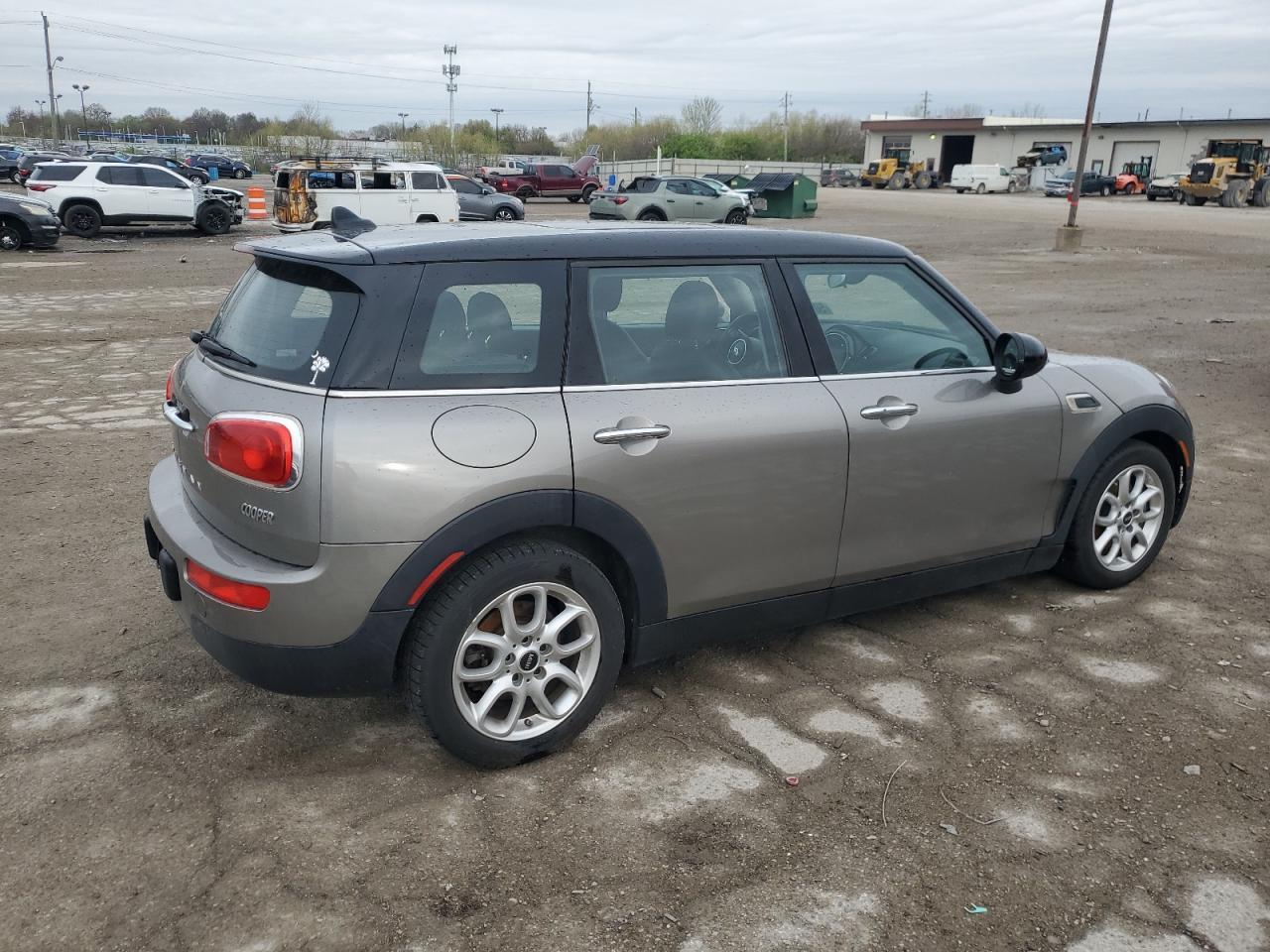 2016 MINI COOPER CLU - Image 3