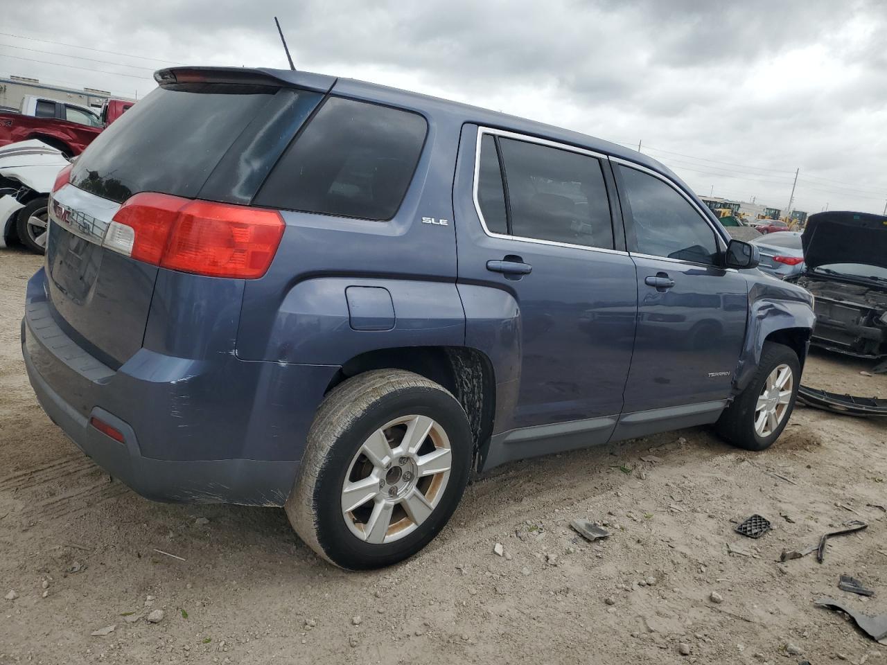 2013 GMC TERRAIN SL - Image 3