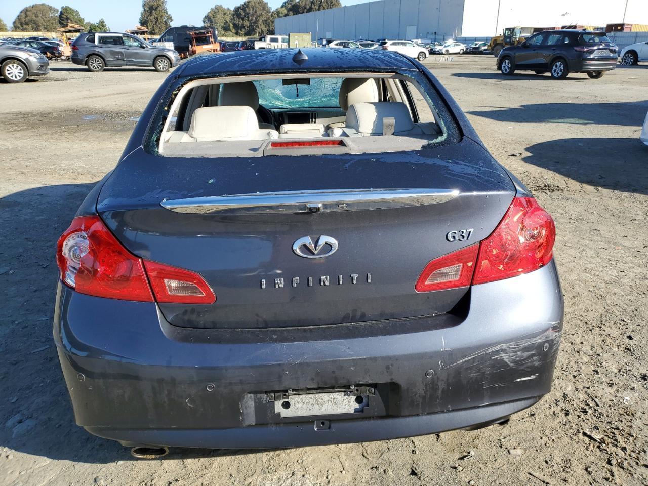 2011 INFINITI G37 BASE - Image 6