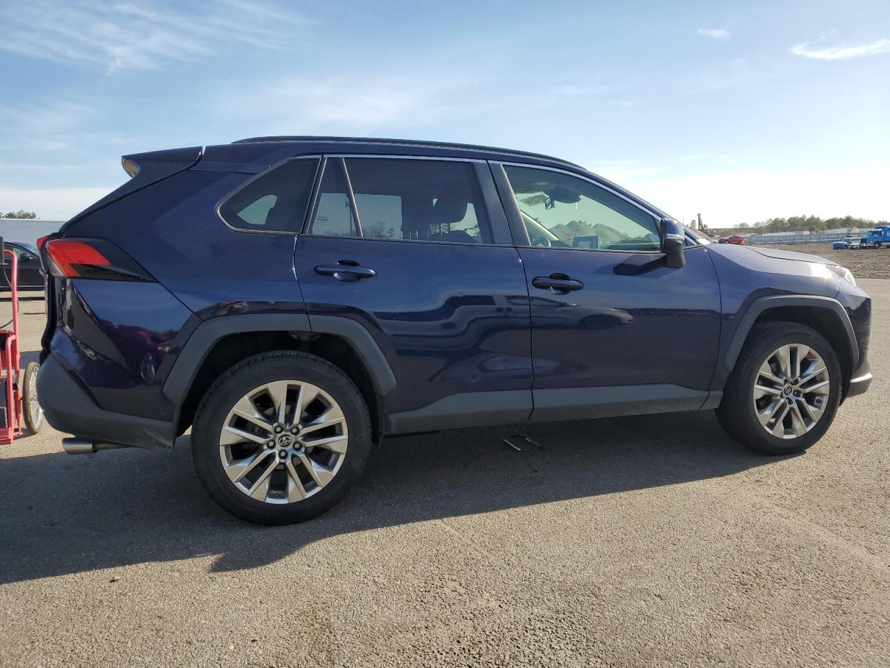 2019 TOYOTA RAV4 XLE P - Фото 3