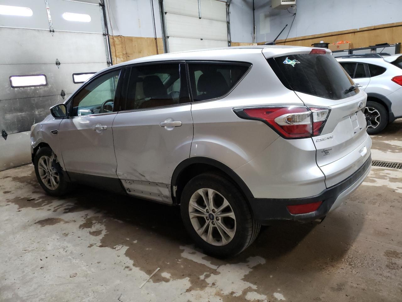 2017 FORD ESCAPE SE - Image 2