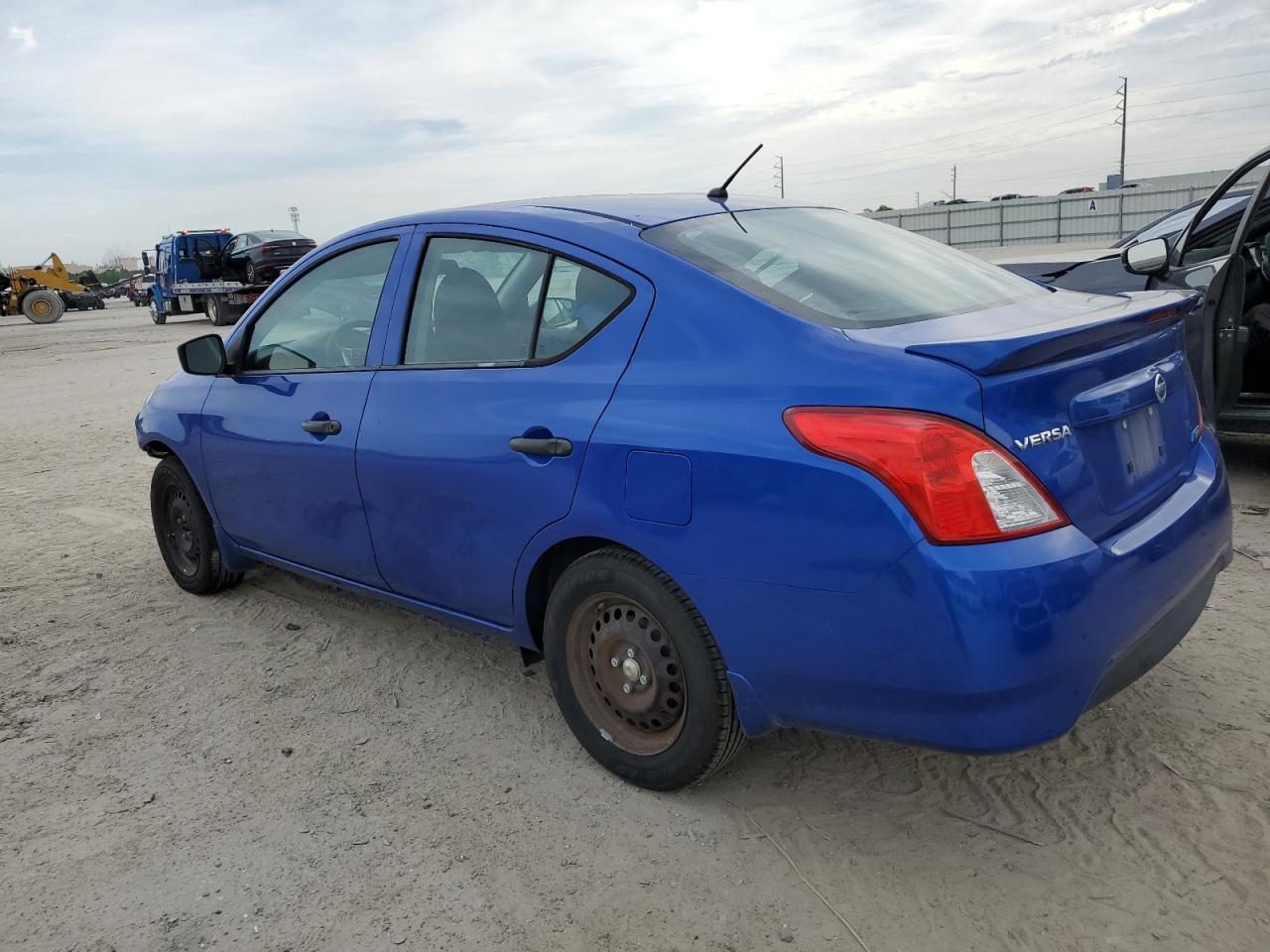 2016 NISSAN VERSA S - Фото 2
