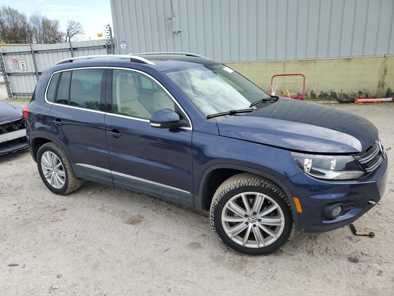 2015 VOLKSWAGEN TIGUAN S - Фото 4