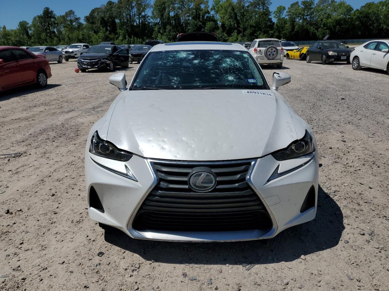 2017 LEXUS IS 200T - Фото 5