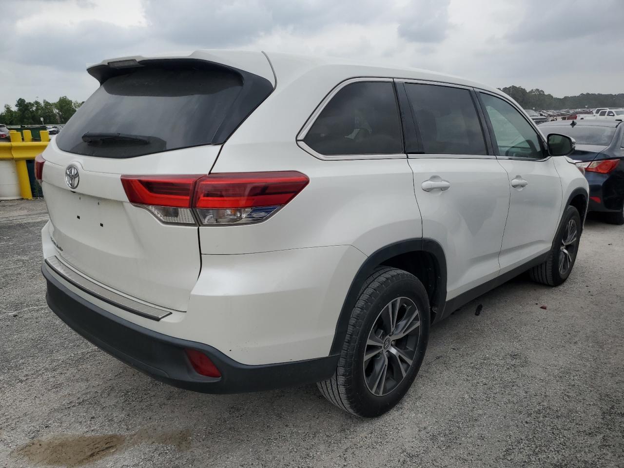 2019 TOYOTA HIGHLANDER - Image 3