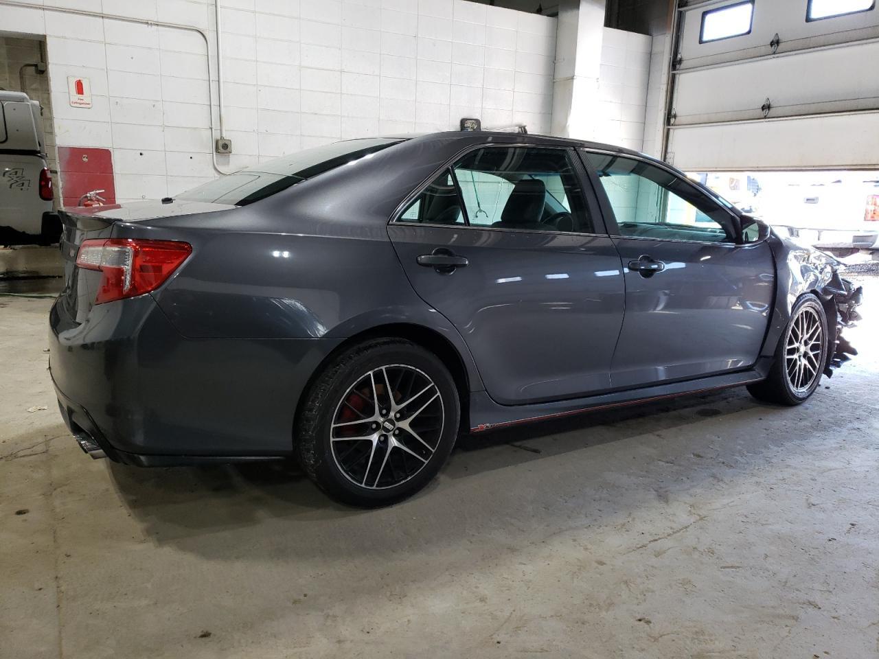 2013 TOYOTA CAMRY L - Фото 3