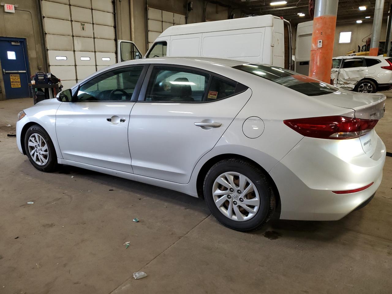 2018 HYUNDAI ELANTRA SE - Фото 2