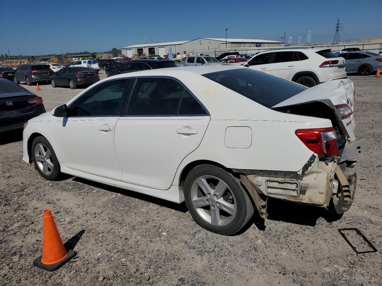 2014 TOYOTA CAMRY L - Image 2