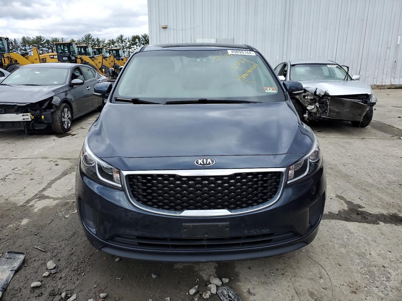 2017 KIA SEDONA LX - Image 5