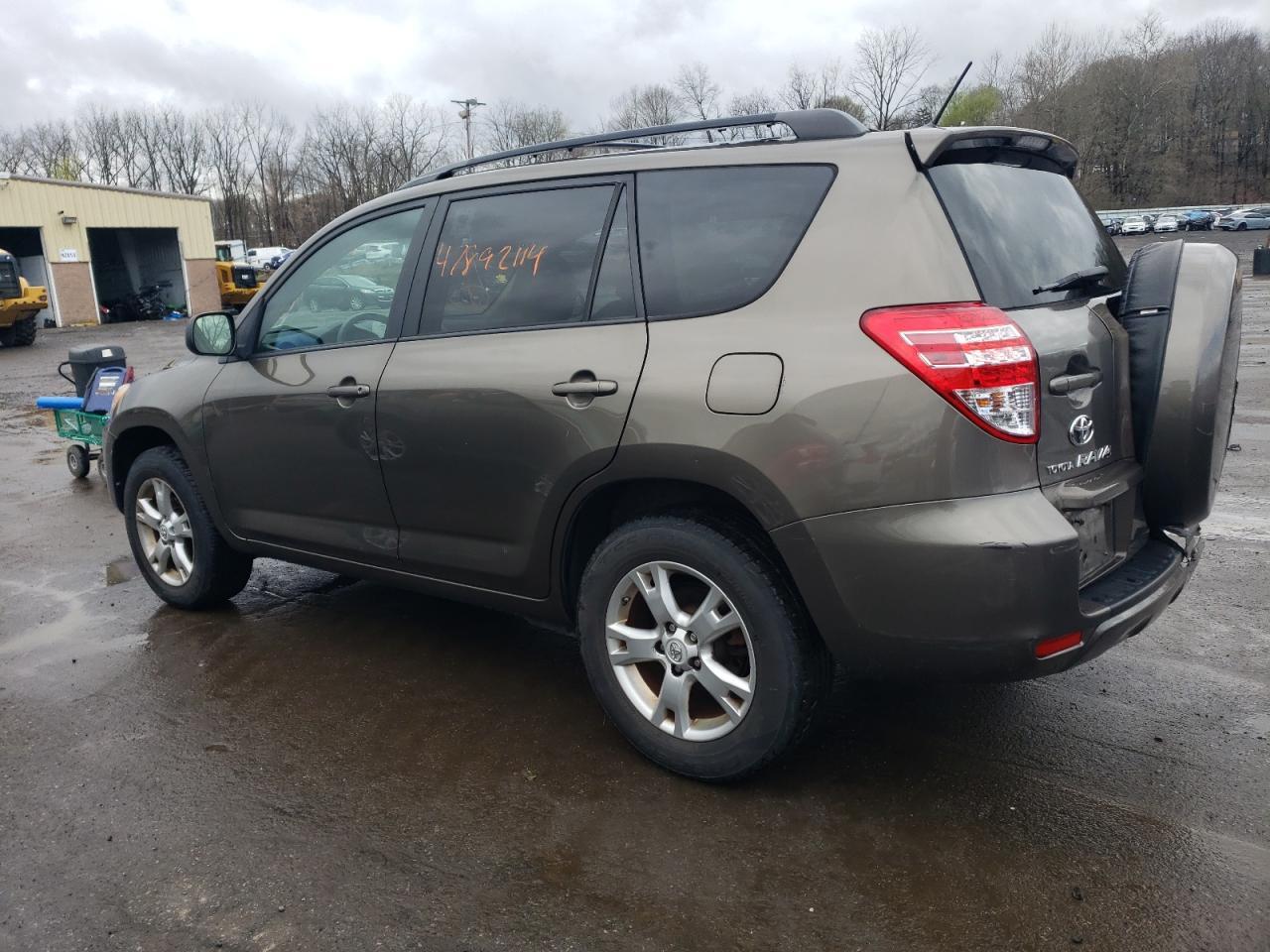 2011 TOYOTA RAV4 - Фото 2
