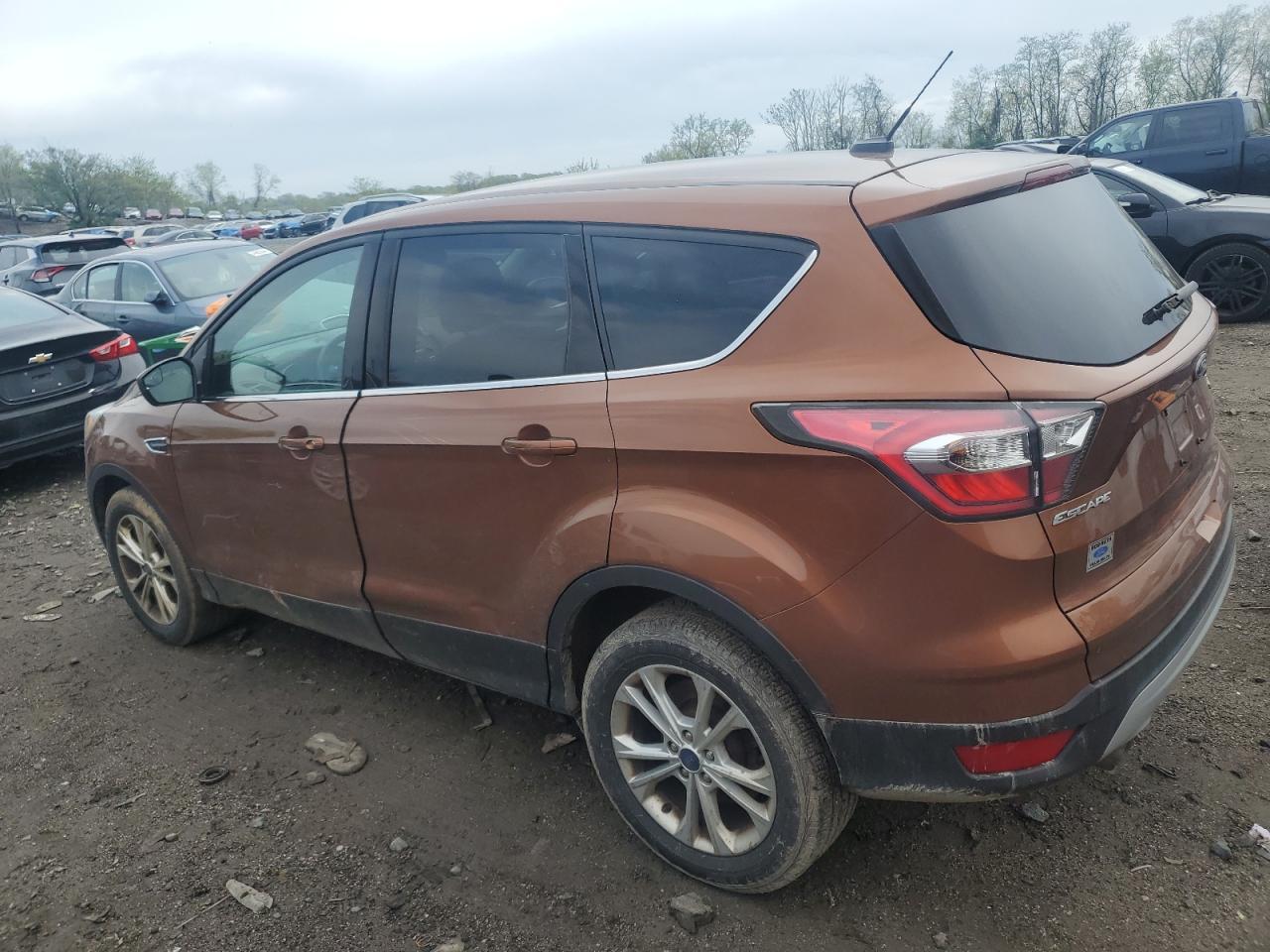 2017 FORD ESCAPE SE - Image 2