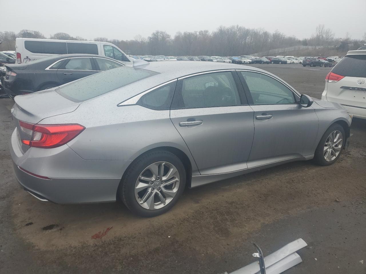 2018 HONDA ACCORD LX - Image 3