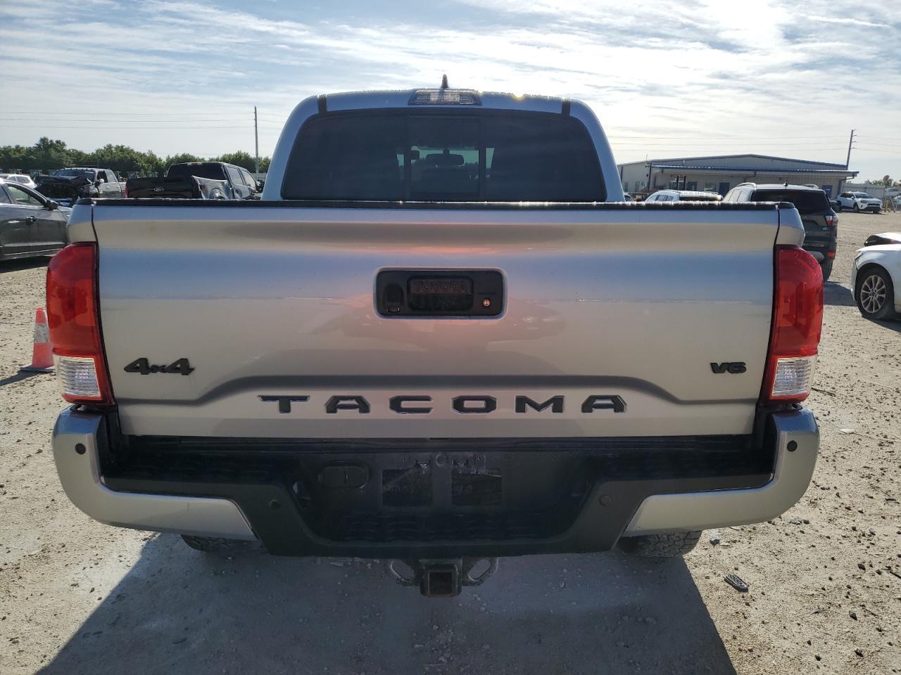 2017 TOYOTA TACOMA DOU - Фото 6