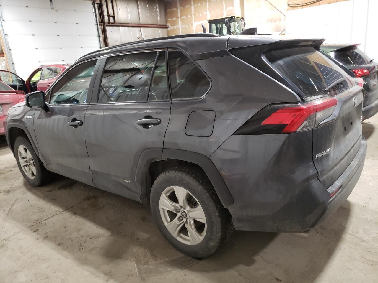 2020 TOYOTA RAV4 XLE - Фото 2