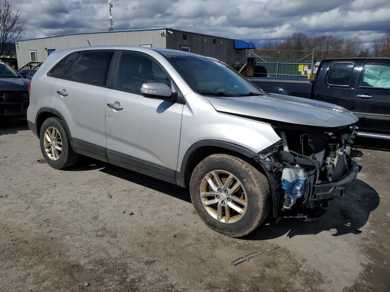 2014 KIA SORENTO LX - Image 4
