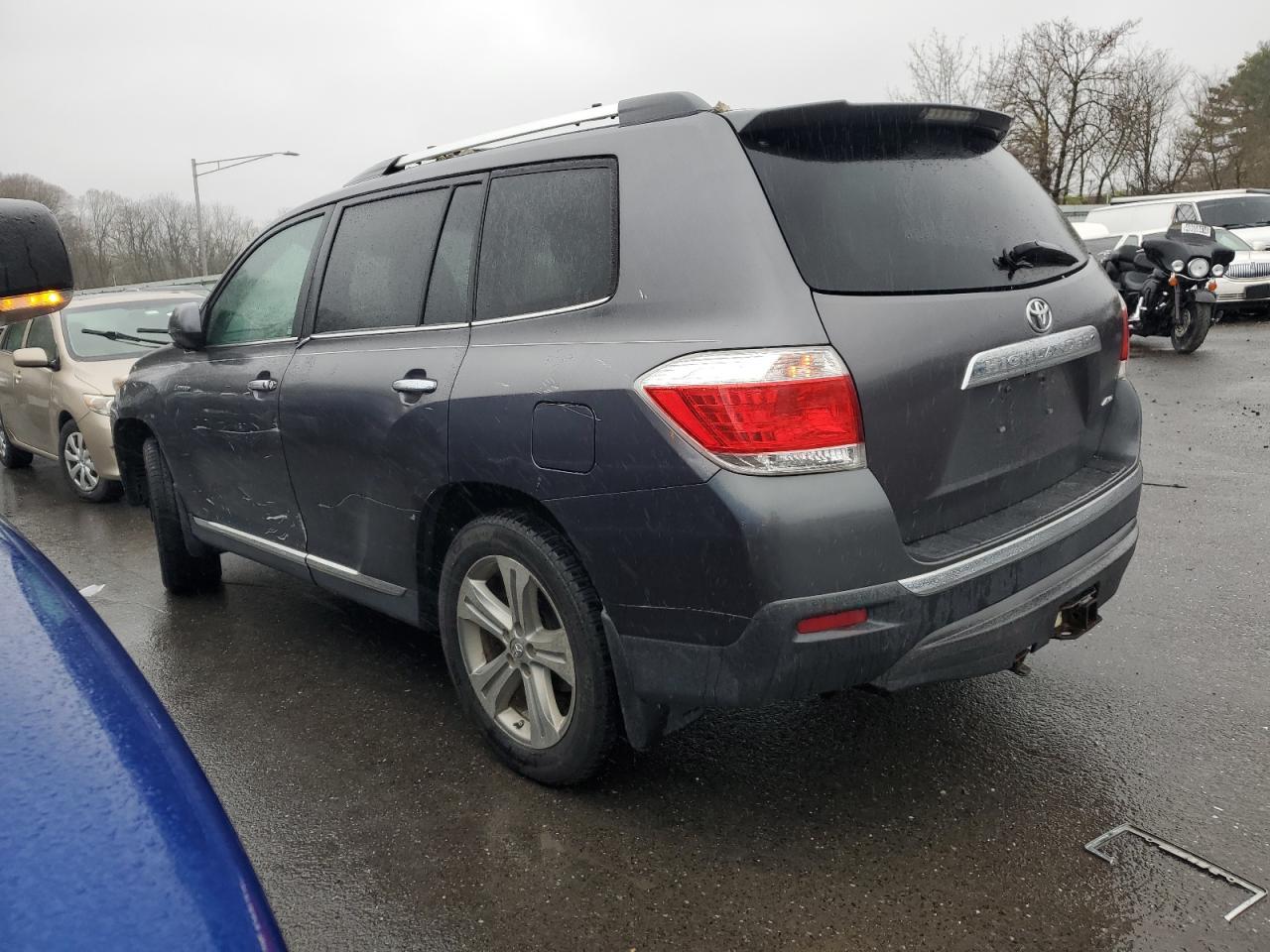 2012 TOYOTA HIGHLANDER - Image 2
