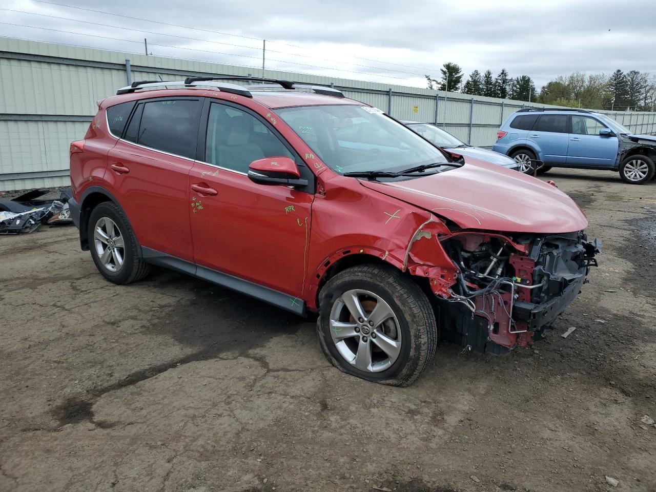 2015 TOYOTA RAV4 XLE - Фото 4