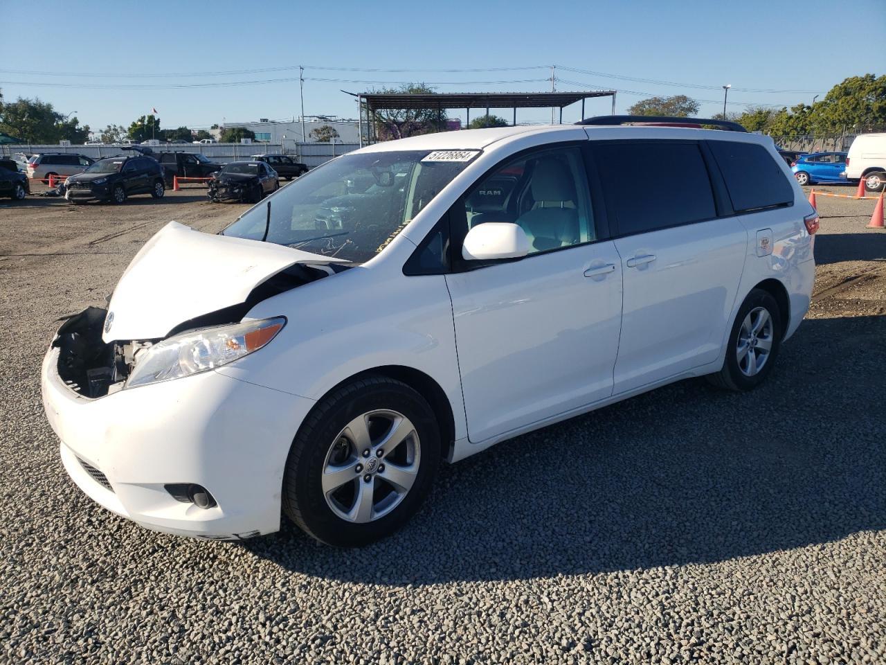 2015 TOYOTA SIENNA LE