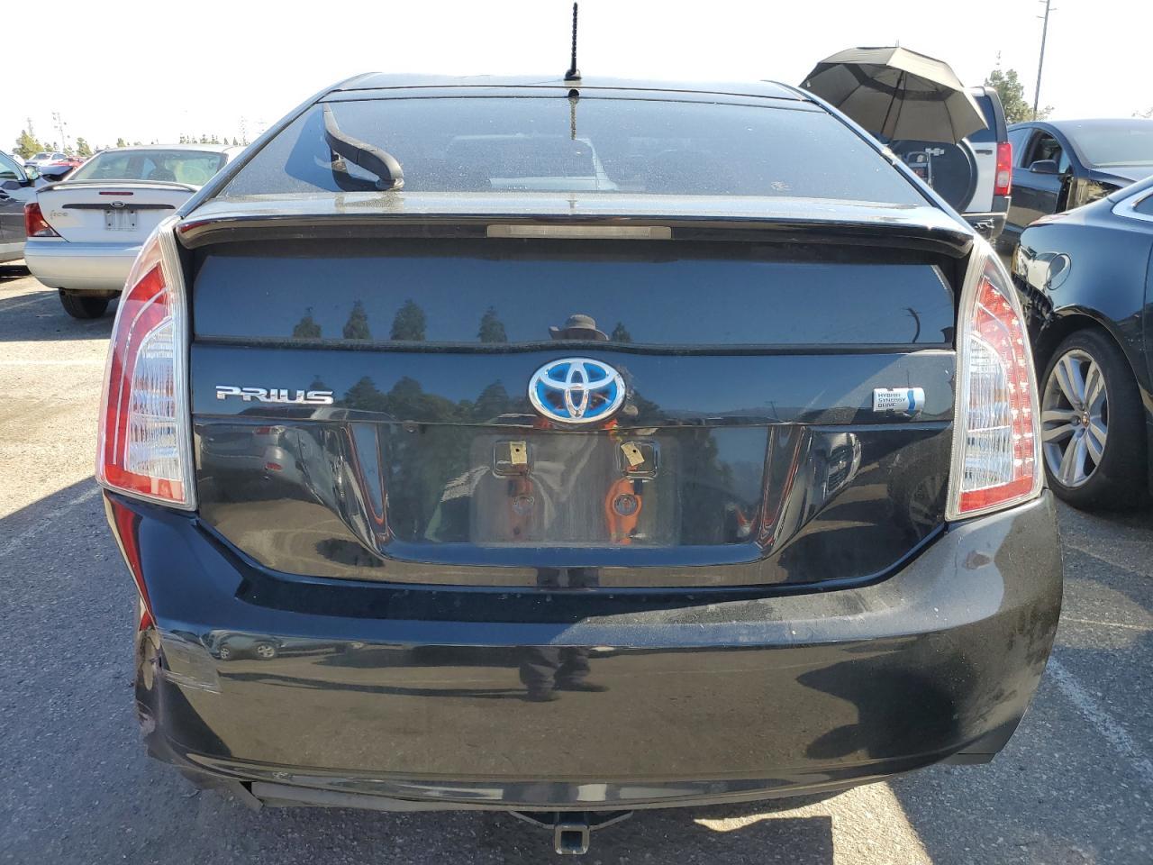 2015 TOYOTA PRIUS - Image 6