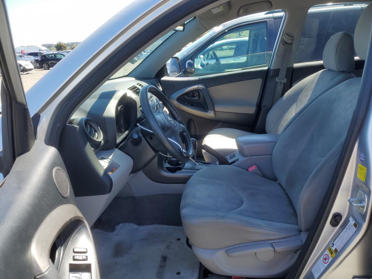 2011 TOYOTA RAV4 - Фото 7