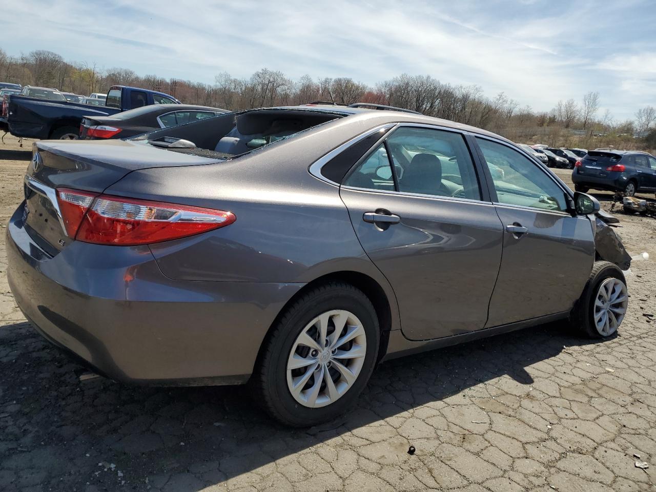 2017 TOYOTA CAMRY LE - Фото 3