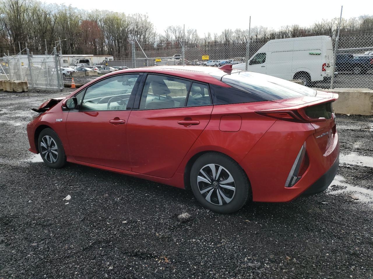 2018 TOYOTA PRIUS PRIM - Image 2