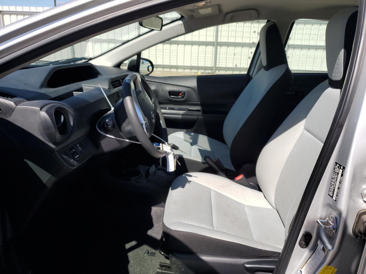 2016 TOYOTA PRIUS C - Image 7