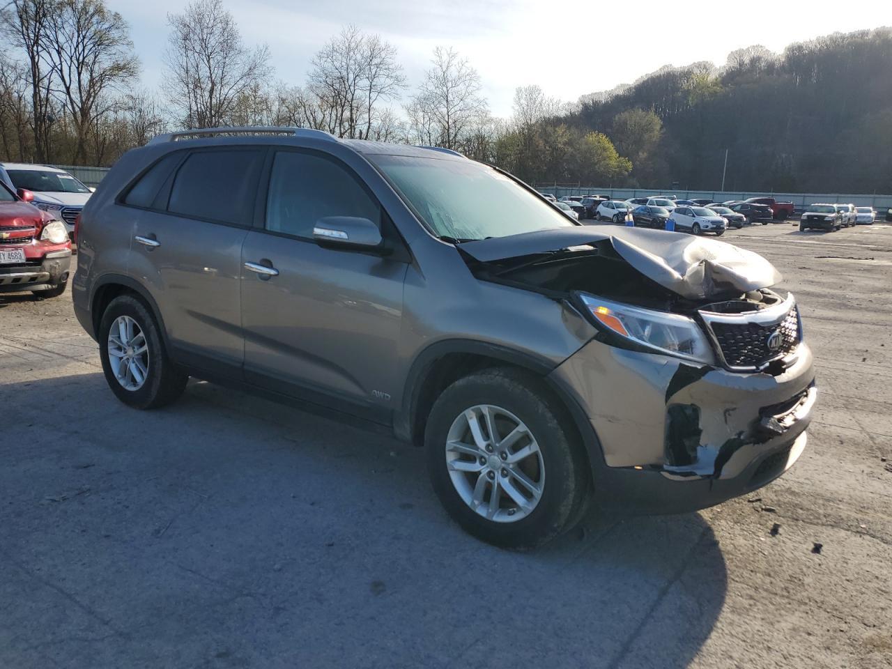 2015 KIA SORENTO LX - Image 4