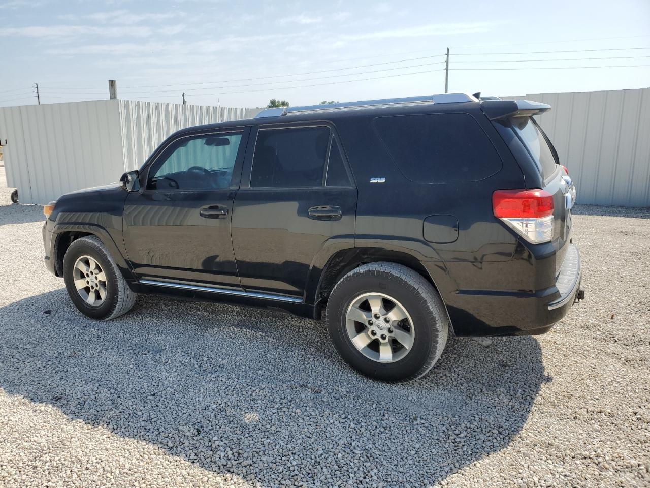 2011 TOYOTA 4RUNNER SR - Image 2