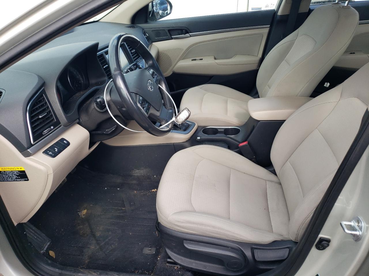 2017 HYUNDAI ELANTRA SE - Фото 7