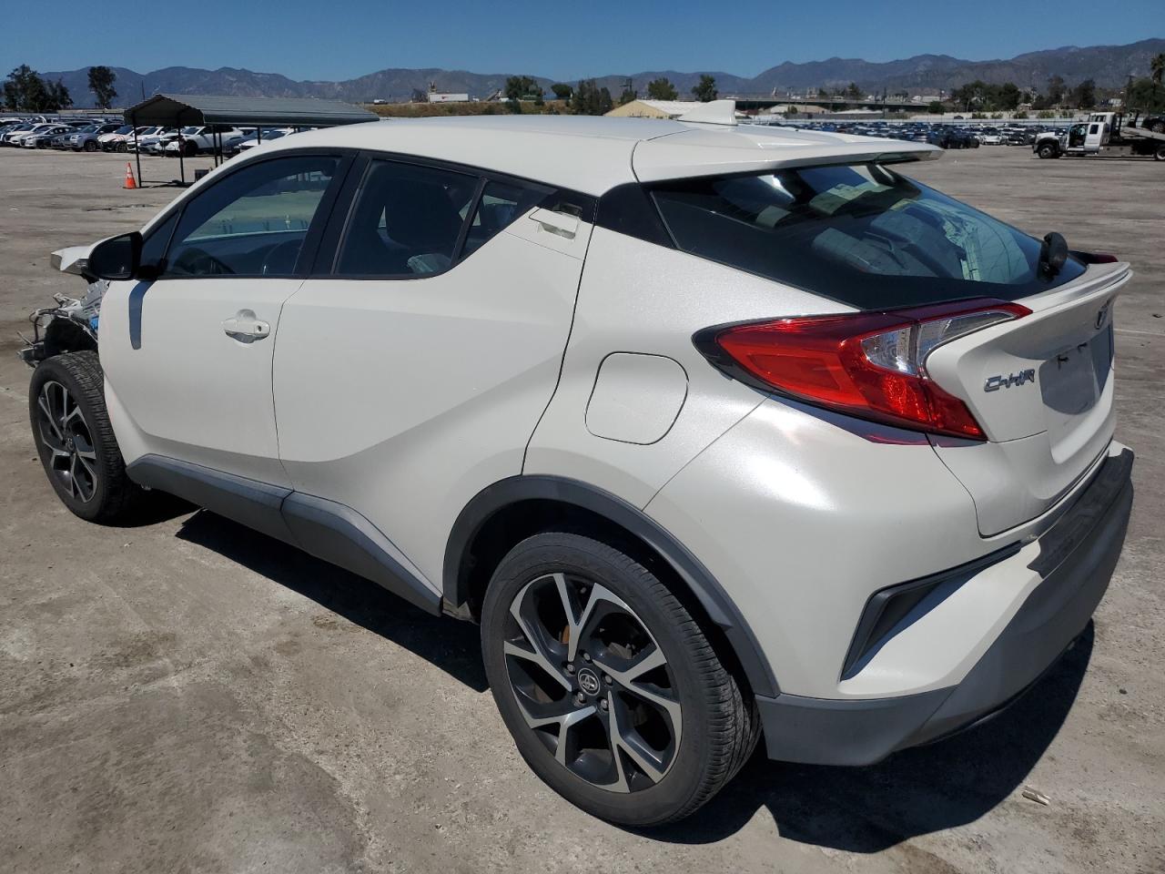 2018 TOYOTA C-HR XLE - Фото 2