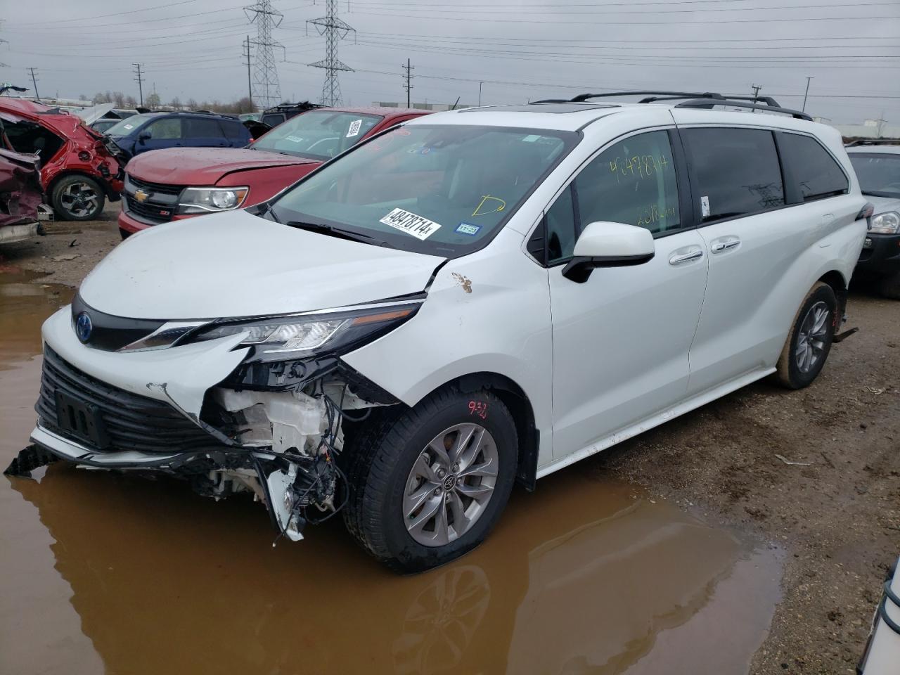 2022 TOYOTA SIENNA XLE car image