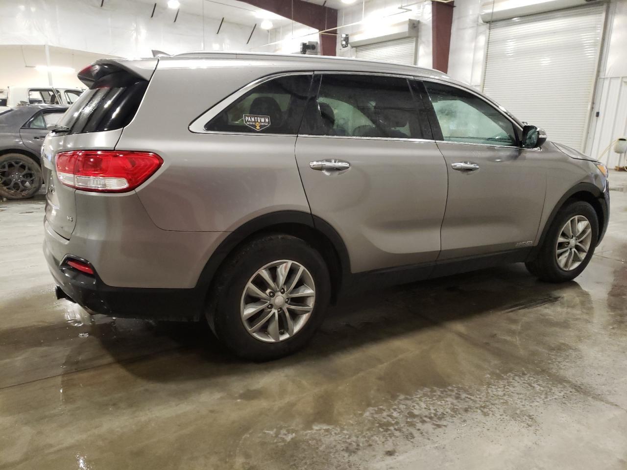 2017 KIA SORENTO LX - Фото 3