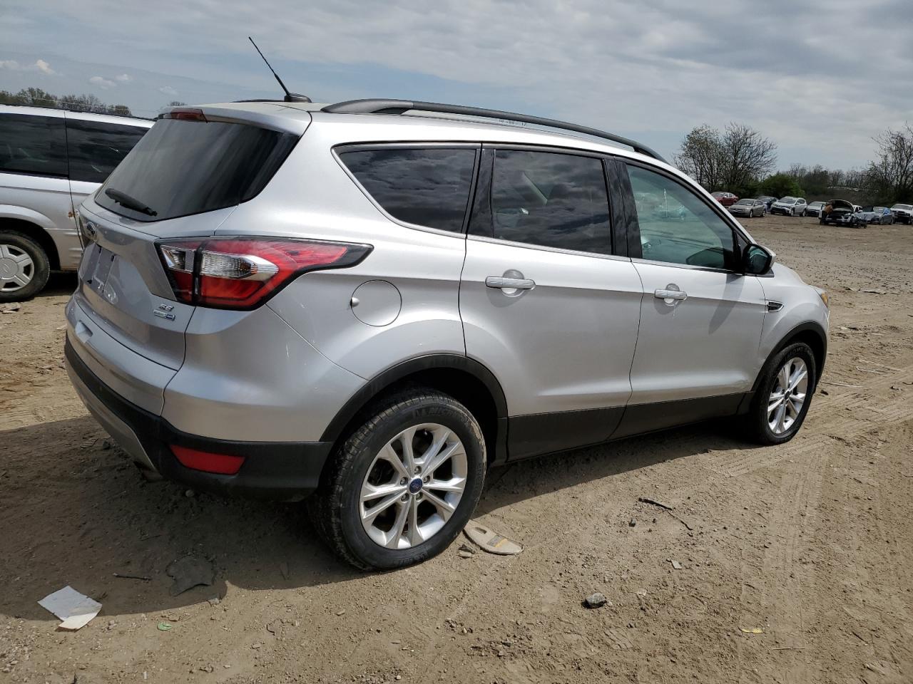 2017 FORD ESCAPE SE - Фото 3