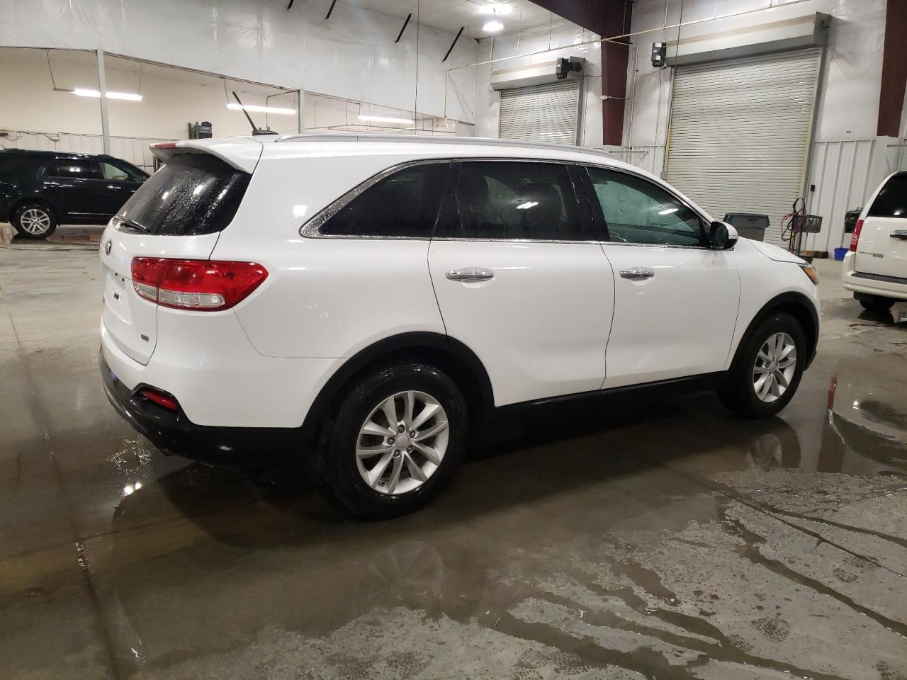 2017 KIA SORENTO LX - Фото 3