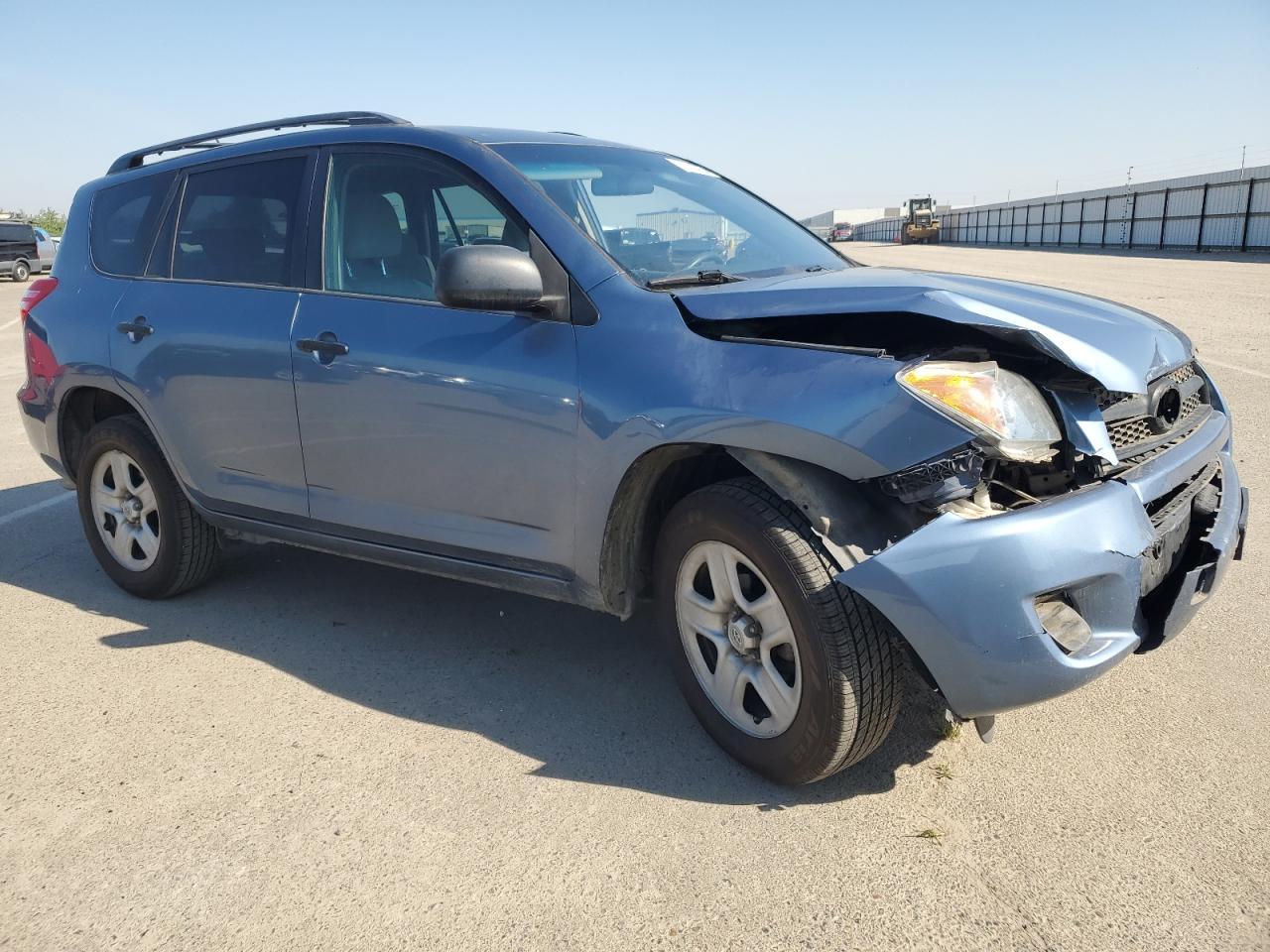 2011 TOYOTA RAV4 - Фото 4