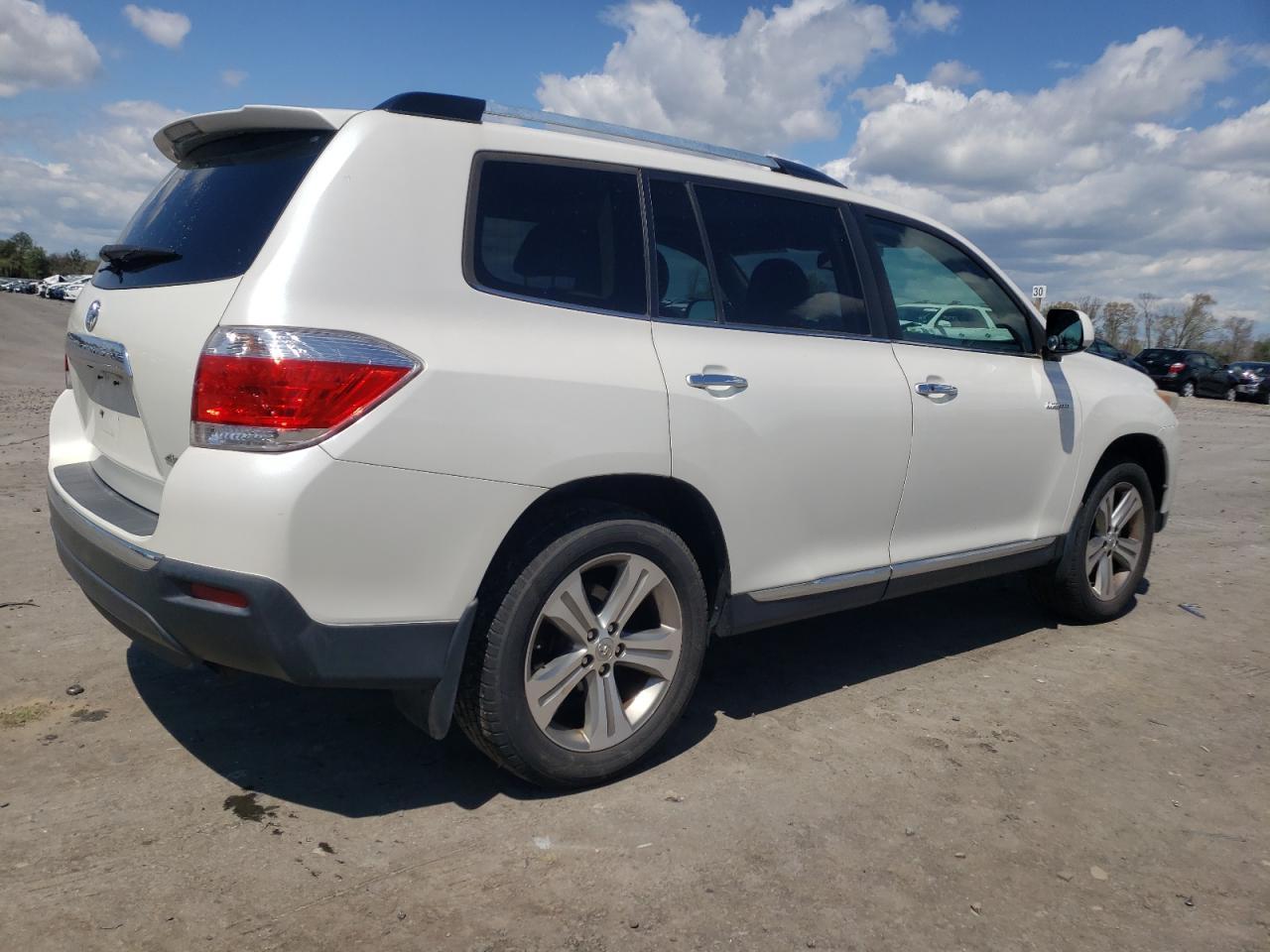 2011 TOYOTA HIGHLANDER - Image 3