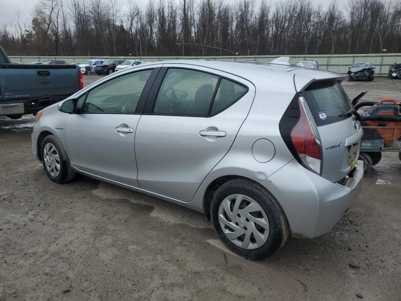 2015 TOYOTA PRIUS C - Image 2