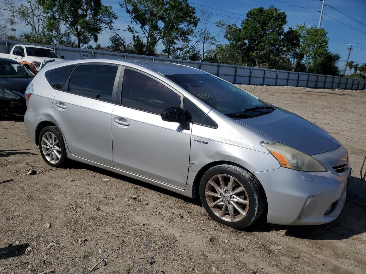 2013 TOYOTA PRIUS V - Фото 4