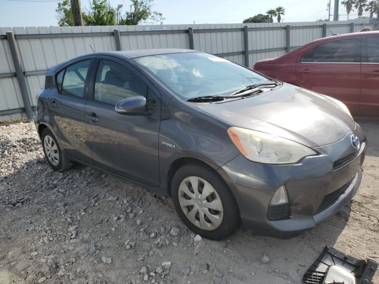 2013 TOYOTA PRIUS C - Image 4