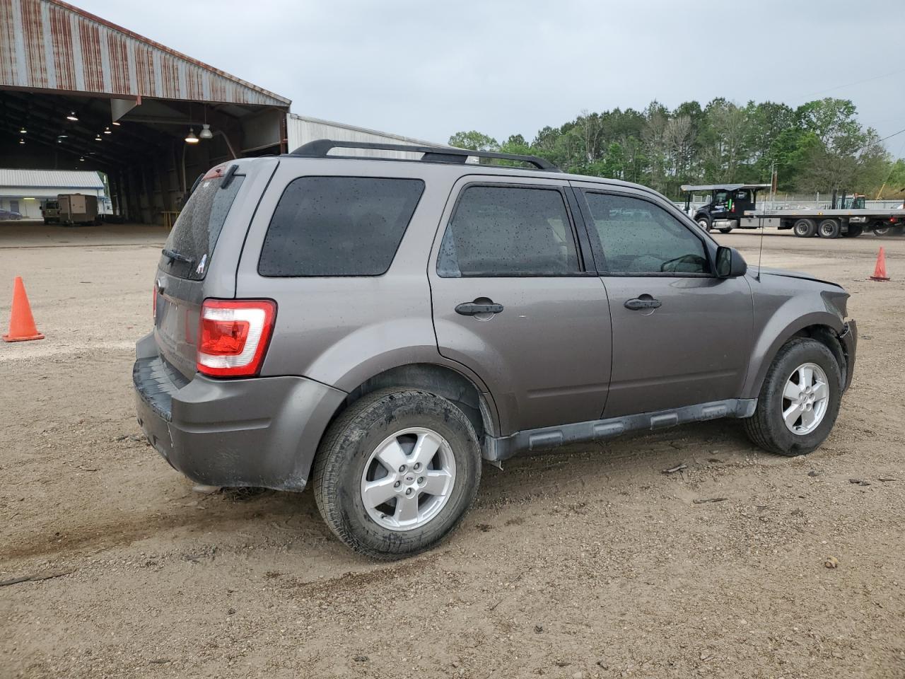 2010 FORD ESCAPE XLT - Image 3