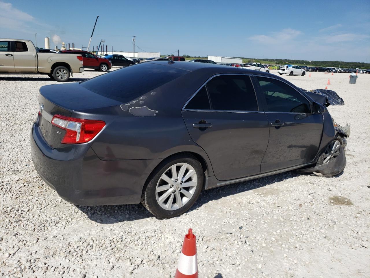 2014 TOYOTA CAMRY L - Фото 3