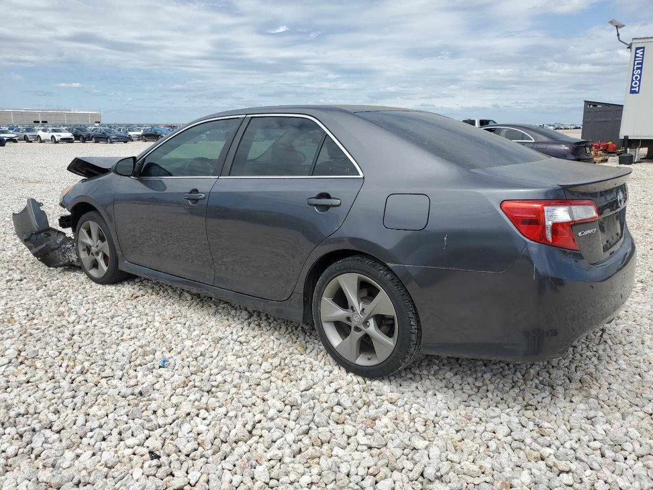 2014 TOYOTA CAMRY L - Image 2
