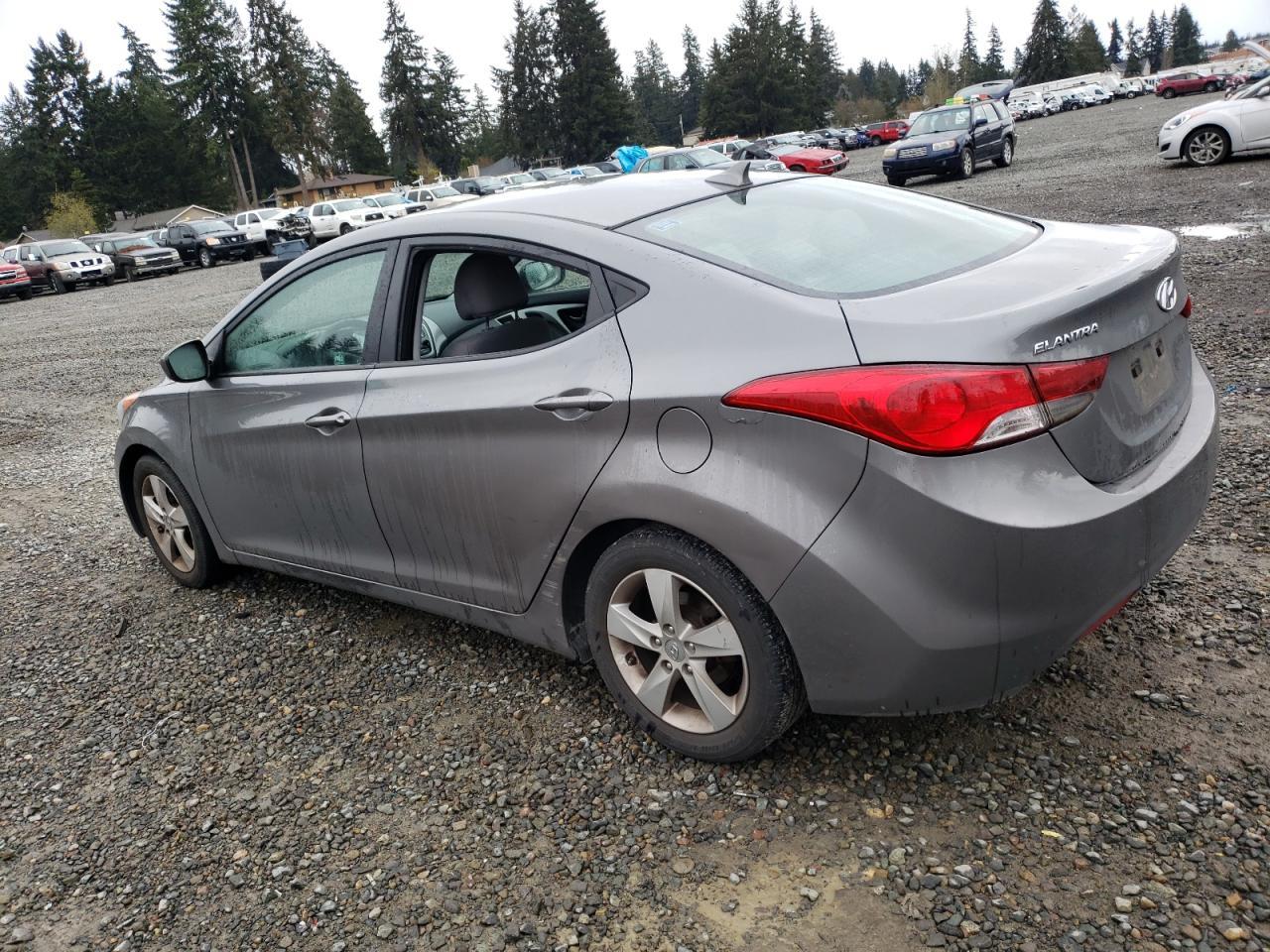 2013 HYUNDAI ELANTRA GL - Image 2