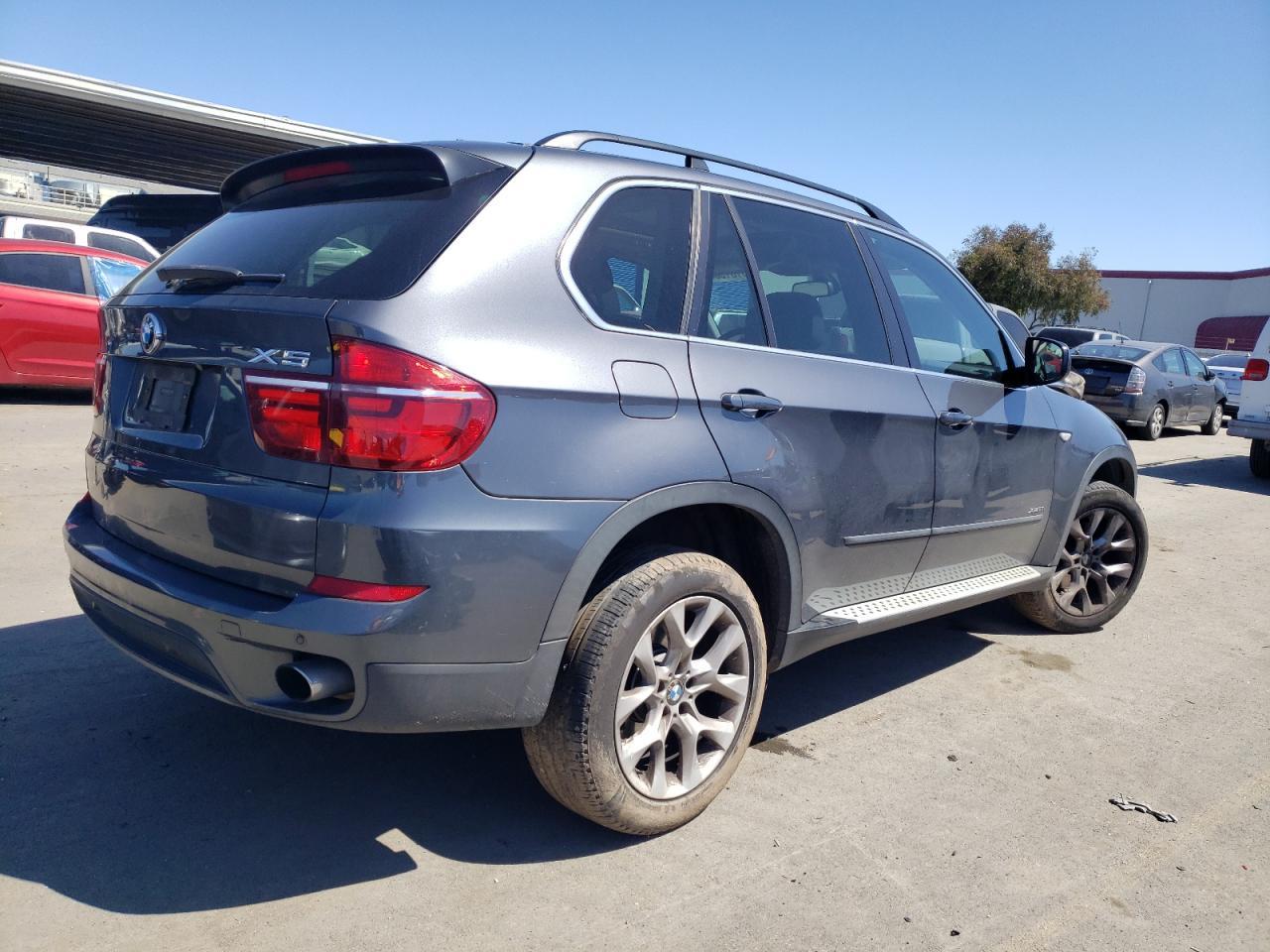 2013 BMW X5 XDRIVE3 - Image 3