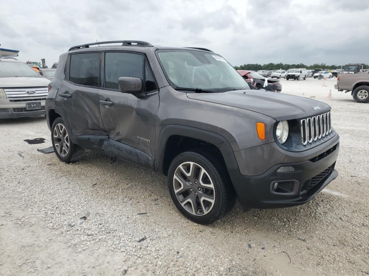 2017 JEEP RENEGADE L - Image 4